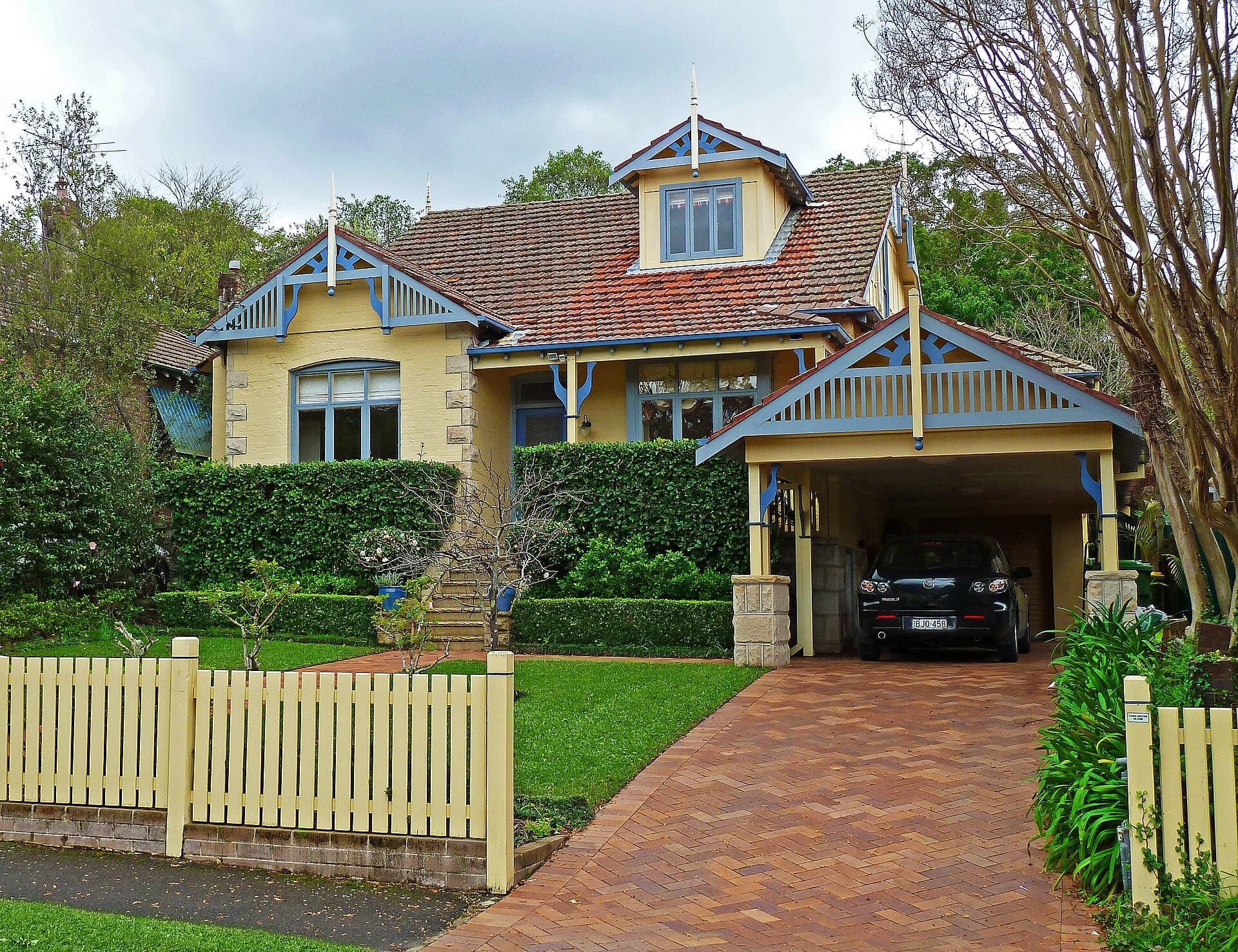 Established character house on Nelson Street in Gordon