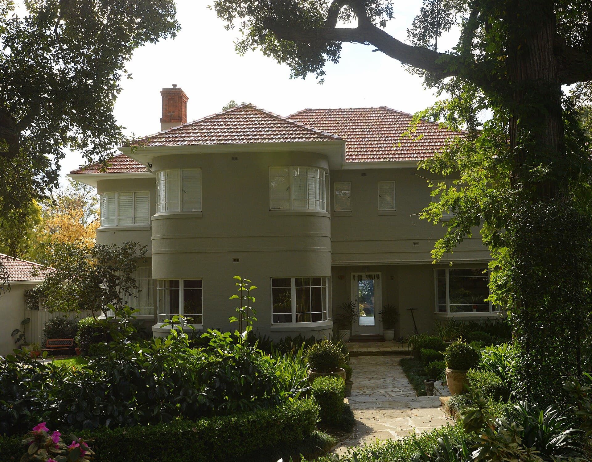 Art Deco house in a leafy Wahroonga street